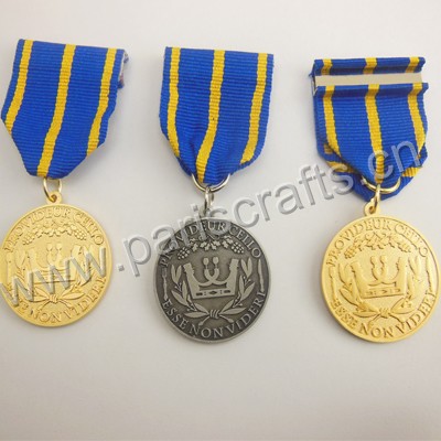 Qulified UAE Gold Award Medal With Ribbon 